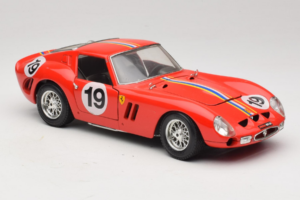 Ferrari 250 GTO #19 Rosso Strisce 1962 Bburago 1:18 3011-P3 Pressofusione — immagine 6 di 8