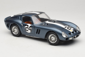 Ferrari 250 GTO #24 Blu Striscia Bianca 1962 Bburago 1:18 3011-B2 Pressofusione — immagine 6 di 8