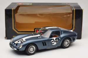 Ferrari 250 GTO #24 Blu Striscia Bianca 1962 Bburago 1:18 3011-B2 Pressofusione — immagine 8 di 8