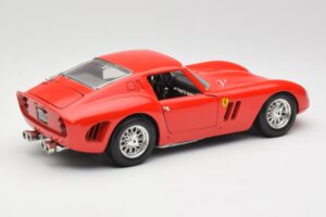 Ferrari 250 GTO Rosso Bburago 1:18 3011 Pressofusione — immagine 3 di 8