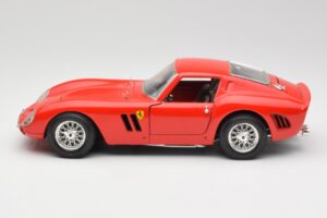 Ferrari 250 GTO Rosso Bburago 1:18 3011 Pressofusione — immagine 4 di 8