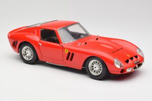 Ferrari 250 GTO Rosso Bburago 1:18 3011 Pressofusione — immagine 6 di 8