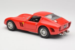 Ferrari 250 GTO Rosso Bburago 1:18 3011 Pressofusione — immagine 7 di 8