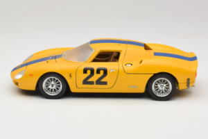 Ferrari 250 LM #22 Giallo 1965 Bburago 1:18 3333-Y1 Pressofusione — immagine 4 di 8
