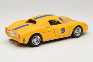 Ferrari 250 LM #9 Giallo 1965 Bburago 1:18 3033-Y1 Pressofusione — immagine 3 di 8