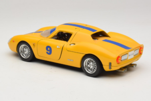 Ferrari 250 LM #9 Giallo 1965 Bburago 1:18 3033-Y1 Pressofusione — immagine 7 di 8