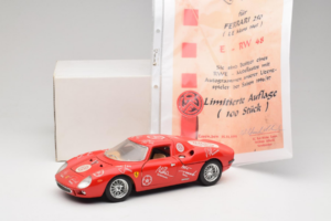 Ferrari 250 LM Rosso Bianco Essen Autographs Edizione Limitata Bburago 1:18 3033-P4 Pressofusione — immagine 8 di 8