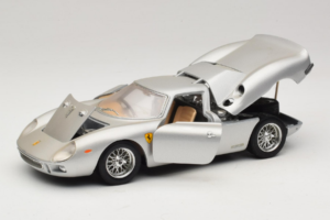 Ferrari 250 LM Argento Bburago 1:18 3033-S1 Pressofusione — immagine 2 di 8