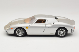 Ferrari 250 LM Argento Bburago 1:18 3033-S1 Pressofusione — immagine 4 di 8