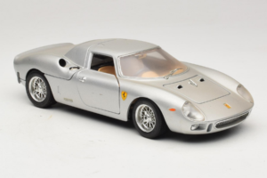 Ferrari 250 LM Argento Bburago 1:18 3033-S1 Pressofusione — immagine 6 di 8