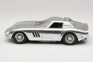 Ferrari 275 GTB Chrome Argento Guiloy 1:18 B004 Pressofusione — immagine 4 di 8