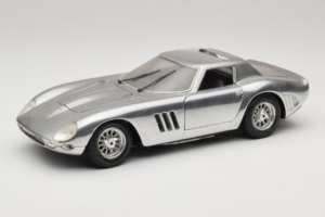 Ferrari 275 GTB Chrome Argento Guiloy 1:18 B004 Pressofusione