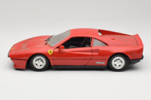 Ferrari 288 GTO Rosso Tonka 1:18 3233 Pressofusione — immagine 4 di 8