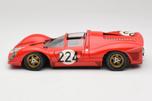 Ferrari 330 P4 #224 Rosso 1967 Revell 1:18 48825-P2 Pressofusione — immagine 4 di 7