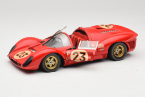 Ferrari 330 P4 #23 L. Bandini / C. Amon 24 Hours of Daytona Winner 1967 Revell 1:18 48833 Pressofusione — immagine 2 di 8