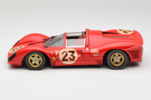 Ferrari 330 P4 #23 L. Bandini / C. Amon 24 Hours of Daytona Winner 1967 Revell 1:18 48833 Pressofusione — immagine 4 di 8