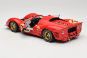 Ferrari 330 P4 #23 L. Bandini / C. Amon 24 Hours of Daytona Winner 1967 Revell 1:18 48833 Pressofusione — immagine 5 di 8