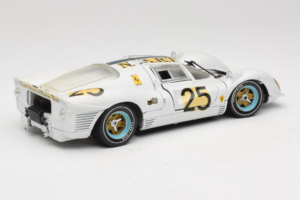 Ferrari 330 P4 #25 Bianco Revell 1:18 48845 Pressofusione — immagine 3 di 8
