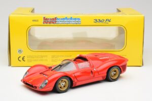 Ferrari 330 P4 Rosso 1967 Revell 1:18 48822 Pressofusione — immagine 8 di 8