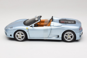 Ferrari 360 Spider Blu The Italian Job Hot Wheels 1:18 P9905 Pressofusione — immagine 3 di 6