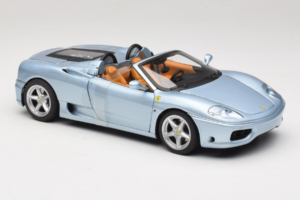 Ferrari 360 Spider Blu The Italian Job Hot Wheels 1:18 P9905 Pressofusione — immagine 4 di 6
