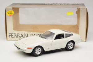 Ferrari 365 GTB/4 Daytona Berlina Bianco Techno Giodi 1:18 74007 Pressofusione — immagine 8 di 8