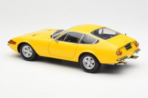 Ferrari 365 GTB/4 Daytona Giallo Kyosho 1:18 08162Y Pressofusione — immagine 7 di 8