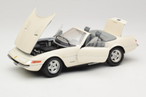 Ferrari 365 GTS/4 Spider Bianco Techno Giodi 1:18 40028 Pressofusione — immagine 2 di 8