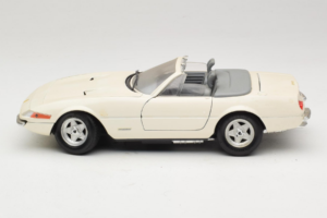 Ferrari 365 GTS/4 Spider Bianco Techno Giodi 1:18 40028 Pressofusione — immagine 4 di 8