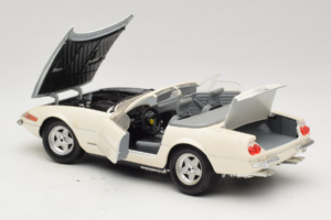 Ferrari 365 GTS/4 Spider Bianco Techno Giodi 1:18 40028 Pressofusione — immagine 5 di 8