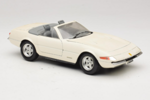 Ferrari 365 GTS/4 Spider Bianco Techno Giodi 1:18 40028 Pressofusione — immagine 6 di 8