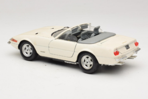 Ferrari 365 GTS/4 Spider Bianco Techno Giodi 1:18 40028 Pressofusione — immagine 7 di 8