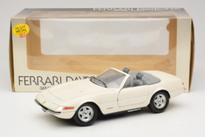 Ferrari 365 GTS/4 Spider Bianco Techno Giodi 1:18 40028 Pressofusione — immagine 8 di 8