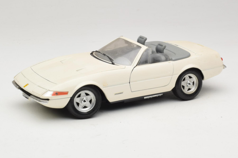 Ferrari 365 GTS/4 Spider Bianco Techno Giodi 1:18 40028 Pressofusione