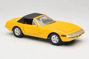 Ferrari 365 GTS Giallo Con Tetto Nero Solido 1:18 8018 Pressofusione — immagine 6 di 8