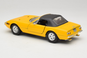 Ferrari 365 GTS Giallo Con Tetto Nero Solido 1:18 8018 Pressofusione — immagine 7 di 8