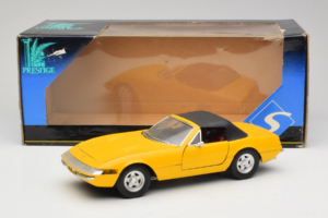 Ferrari 365 GTS Giallo Con Tetto Nero Solido 1:18 8018 Pressofusione — immagine 8 di 8