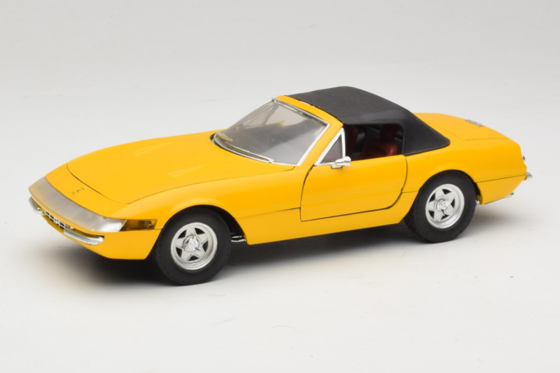 Ferrari 365 GTS Giallo Con Tetto Nero Solido 1:18 8018 Pressofusione