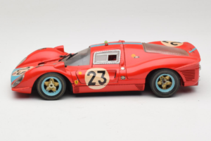 Ferrari 412P #23 W. Mairesse / J. Beurlys Le Mans 1967 Rosso Revell 1:18 48826 Pressofusione — immagine 4 di 8