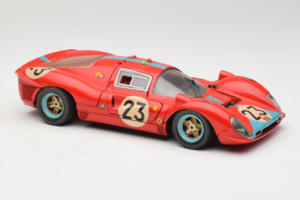 Ferrari 412P #23 W. Mairesse / J. Beurlys Le Mans 1967 Rosso Revell 1:18 48826 Pressofusione — immagine 6 di 8