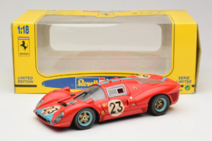 Ferrari 412P #23 W. Mairesse / J. Beurlys Le Mans 1967 Rosso Revell 1:18 48826 Pressofusione — immagine 8 di 8