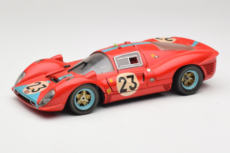 Ferrari 412P #23 W. Mairesse / J. Beurlys Le Mans 1967 Rosso Revell 1:18 48826 Pressofusione