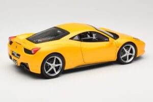Ferrari 458 Italia Giallo Hot Wheels 1:18 P9894 Pressofusione — immagine 3 di 8