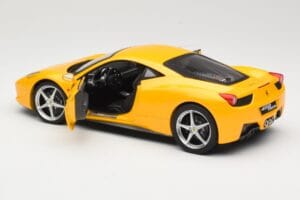 Ferrari 458 Italia Giallo Hot Wheels 1:18 P9894 Pressofusione — immagine 5 di 8