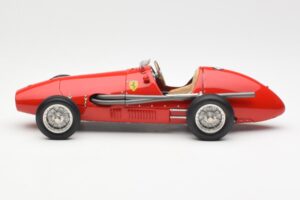 Ferrari 500 F2 #1 A. Ascari F1 Double World Champion 1952-1953 CMC 1:18 M-056 Pressofusione — immagine 3 di 6