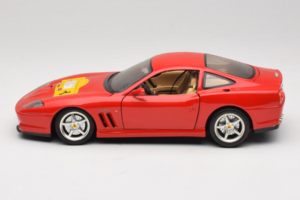 Ferrari 550 Maranello 22 Jahre Ferrari Model Club Rosso Bburago 1:18 3064-P2 Pressofusione — immagine 4 di 8