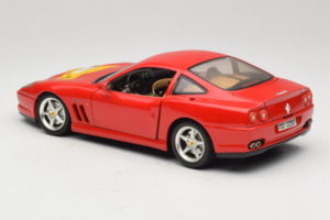 Ferrari 550 Maranello 22 Jahre Ferrari Model Club Rosso Bburago 1:18 3064-P2 Pressofusione — immagine 7 di 8