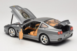 Ferrari 550 Maranello 25 Jahre Ferrari Model Club Argento 2a Versione Bburago 1:18 3064-S1 Pressofusione — immagine 5 di 8