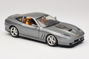 Ferrari 550 Maranello 25 Jahre Ferrari Model Club Argento 2a Versione Bburago 1:18 3064-S1 Pressofusione — immagine 6 di 8