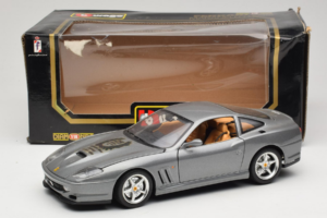 Ferrari 550 Maranello 25 Jahre Ferrari Model Club Argento 2a Versione Bburago 1:18 3064-S1 Pressofusione — immagine 8 di 8